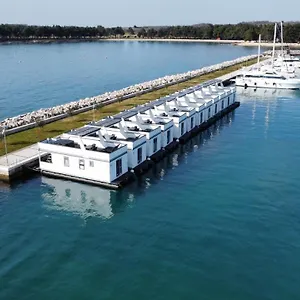  Botel The Sea Novigrad - Bootshaus Floating Sea House