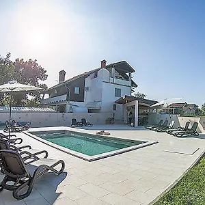  Apartment Paolija